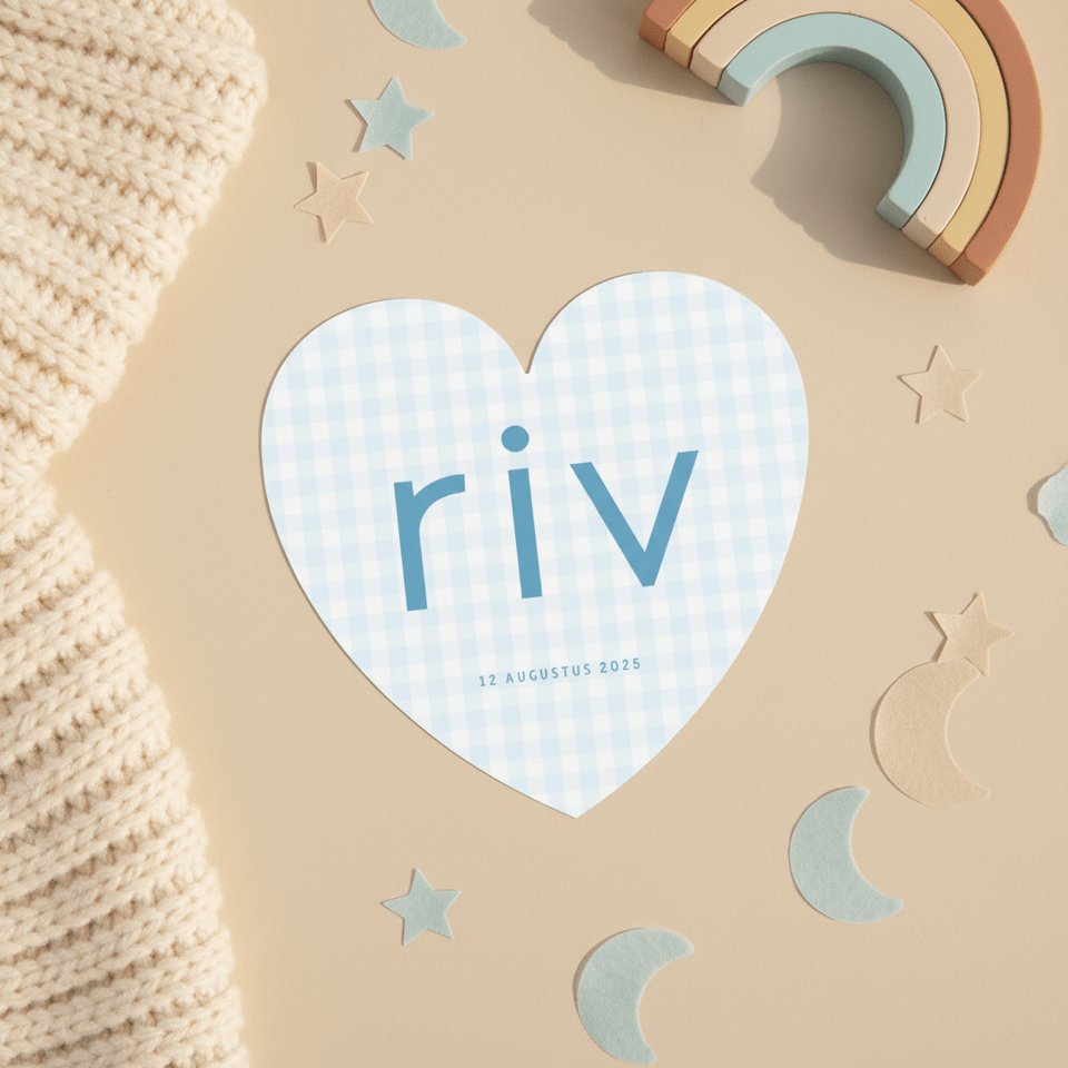 Lief geboortekaartje blauwe ruitjes in hartvorm