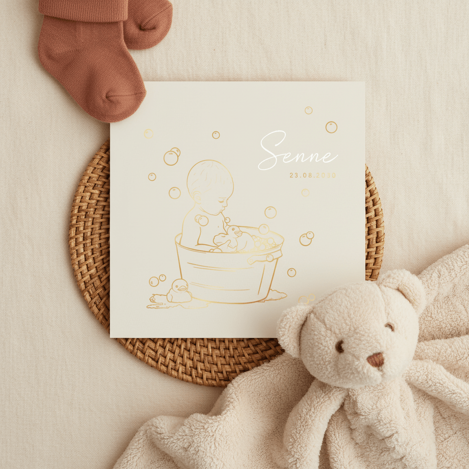 Lief geboortekaartje jongen in badje – goudfolie