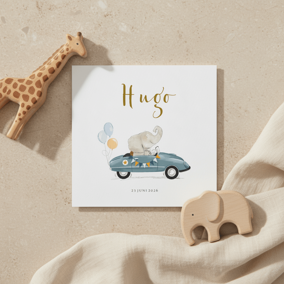 Lief geboortekaartje met retro trapauto en olifantje