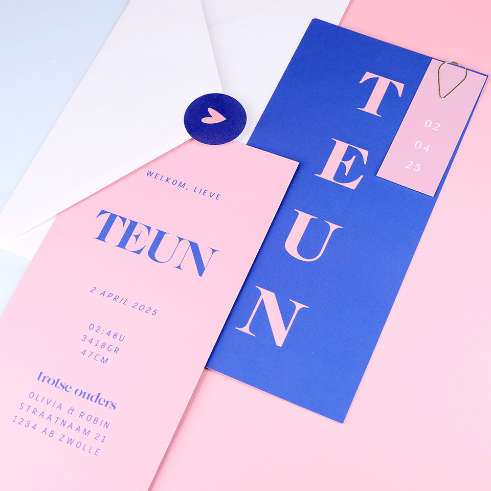 Minimalistisch geboortekaartje colorblocking blauw roze
