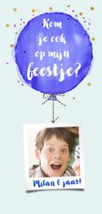 Hippe uitnodiging kinderfeest met ballon in waterverf