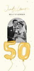 Jubileumkaartje met gouden cijfer ballonnen 50 en foto