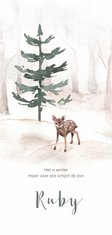 Winters geboortekaartje met bomen en een klein hertje