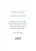 Grappige verjaardagskus door de brievenbus van poedel  3