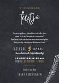 Hippe uitnodiging krijtbord look met feestje en takjes 3