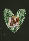 Kerstkaart groen hart hulst met twee foto's goudlook 2