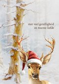 Kerstkaart hert in een besneeuwd bos 2