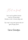 Schattige verjaardagskaart van hondje met bloemenkrans 3