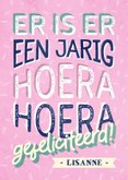 Verjaardagskaart roze met naam 'er is er een jarig' 2