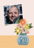 Vrolijke verjaardagskaart met bosje bloemen 80 jaar 2