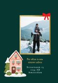 Winterse verhuiskaart met huis kerstbomen en sneeuw 2