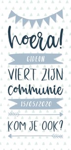 Communiekaart typografisch met slingers en pijlen jongen