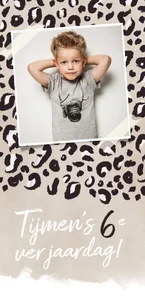 Hippe uitnodiging kinderfeestje jongen met panterprint