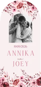 Klassieke trouwkaart boogvorm in roze met aquarel rozen