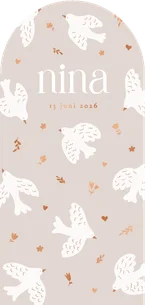 Lieve beige geboortekaartjes in boogvorm met witte duifjes