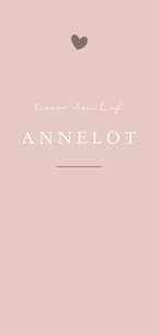 Mooi oudroze geboortekaartje met een bruin hartje