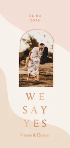 Trendy trouwkaart in roze aardetinten met boog langwerpig