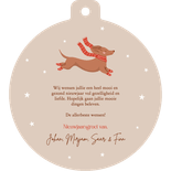 Beige nieuwjaarskaart kerstbal met teckel op naar 2026 Achterkant