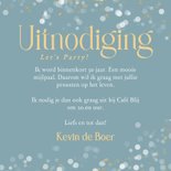 Feestelijke uitnodiging verjaardag blauw met gouden confetti 3