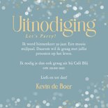 Feestelijke uitnodiging verjaardag blauw met gouden confetti 3