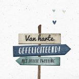 Felicitatiekaart geboorte wegwijzers hartje tweeling of zoon 2