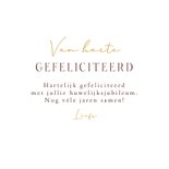 Felicitatiekaart hartvorm en bloemen en gouden hartjes 3