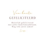 Felicitatiekaart hartvorm en bloemen en gouden hartjes 3