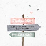 Geboortekaartje meisje wegwijzers hout en hartjes 2