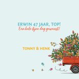 Grappige tuktuk met rode bloemen 3