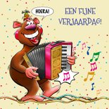 Grappige verjaardagskaart met een dikke beer met accordeon 2