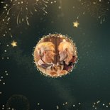 Hippe nieuwjaarskaart met goudlook tekst sterren & vuurwerk 2