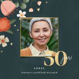 Hippe uitnodiging gouden 50 jaar met bloemenkader en hartjes 2