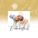Kerstkaart 2026 gouden kerstbal en sneeuw 2