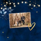 Kerstkaart donkerblauw botanisch bladeren lampjes goudlook 2