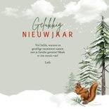 Kerstkaart huisje winterlandschap met hertje en eekhoorn 3