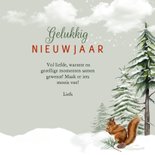 Kerstkaart huisje winterlandschap met hertje en eekhoorn 3