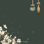 Kerstkaart in groen met kerstkrans en vlinders 2