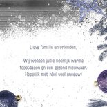 Kerstkaart label 2027 hout en kerstballen 3