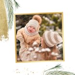 Kerstkaart met dennetakjes spetters en goudlook foto strips 2