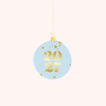 Kerstkaart met grote blauwe kerstbal en gouden spetters 2