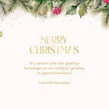 Kerstkaart met hulst besjes en gouden kerstballen hangend 3