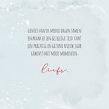 Kerstkaart met rode kerstroos en eucalyptus 3