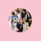 Kerstkaart vrolijke retro kerstballen illustratie 2