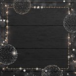 Kerstkaart zakelijk met houten jaartal en frame van lichtjes Achterkant