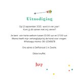 Kinderfeestje uitnodiging vrolijk met confetti en tipi tent 3