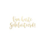 Leuke verjaardagskaart met bos bloemen en gouden typografie 2