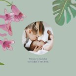 Lief geboortekaartje tijger in de jungle met bloemen 2