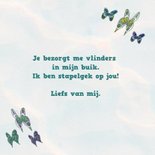 Liefdekaart verliefd stel dat in de lucht springt vlinders 3