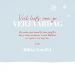 Lieve winterse verjaardagskaart met konijntjes met cadeau 3