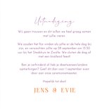 Moderne trouwuitnodiging met een boog en maan paarse ruitjes 3